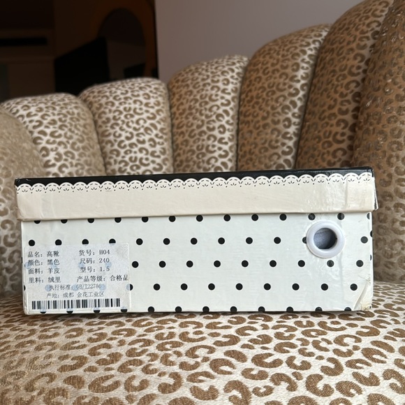 NIB OTK flat back faux suede boot with lace trim - Picture 9 of 11